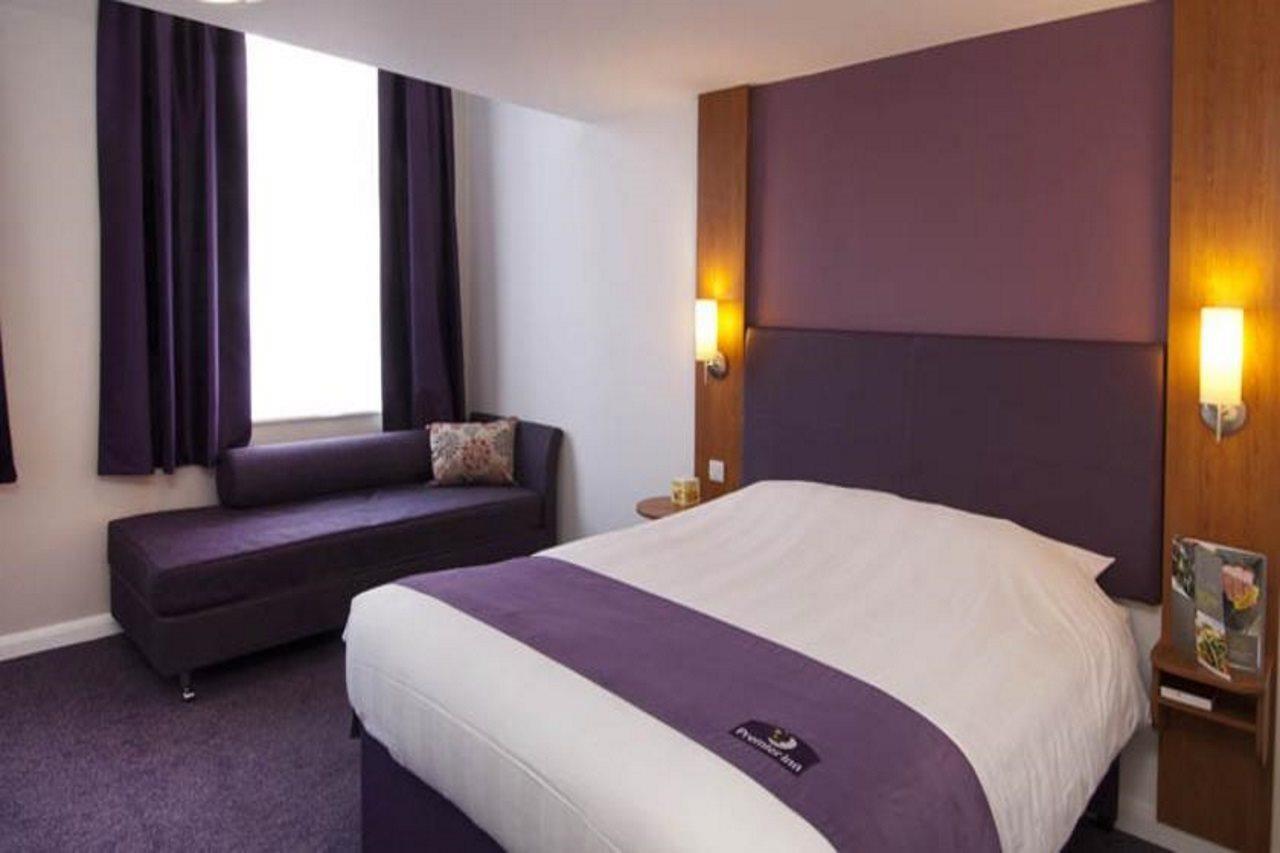 Premier Inn Burton On Trent Central Exterior photo