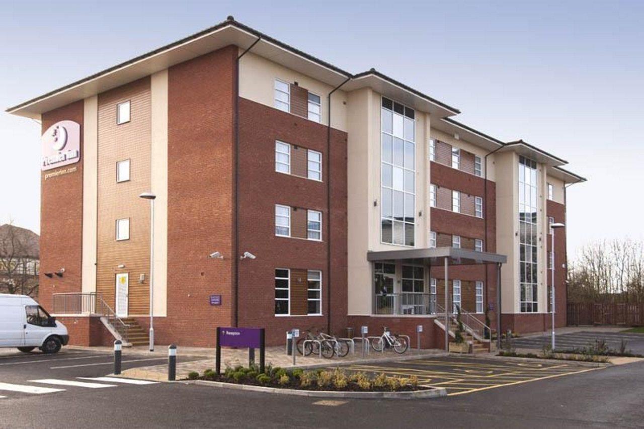Premier Inn Burton On Trent Central Exterior photo