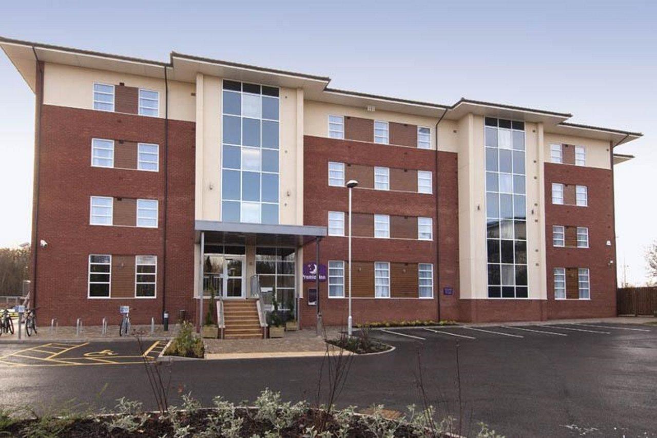 Premier Inn Burton On Trent Central Exterior photo