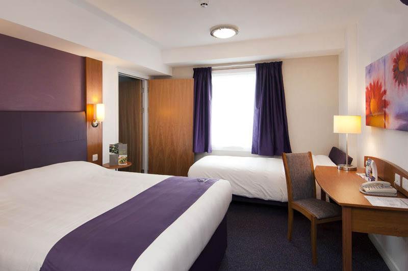 Premier Inn Burton On Trent Central Exterior photo